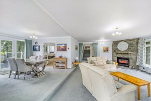 Lounge Diner- click for photo gallery